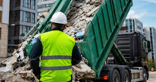 Вывоз строительного мусора в Ефремах: услуги лицензированной компании — ПроМусор-Фрм